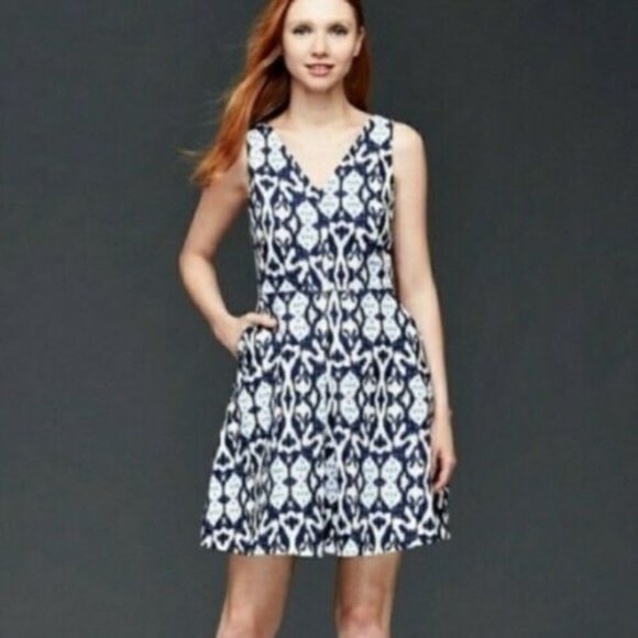 GAP Fit & Flare Dress Blue and White Ikat Linen Size 0 ASO Kate Middleton - Picture 1 of 1